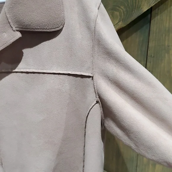 Westbound TAN FAUX SUEDE SHACKET SIZE SMALL - Picture 4 of 8